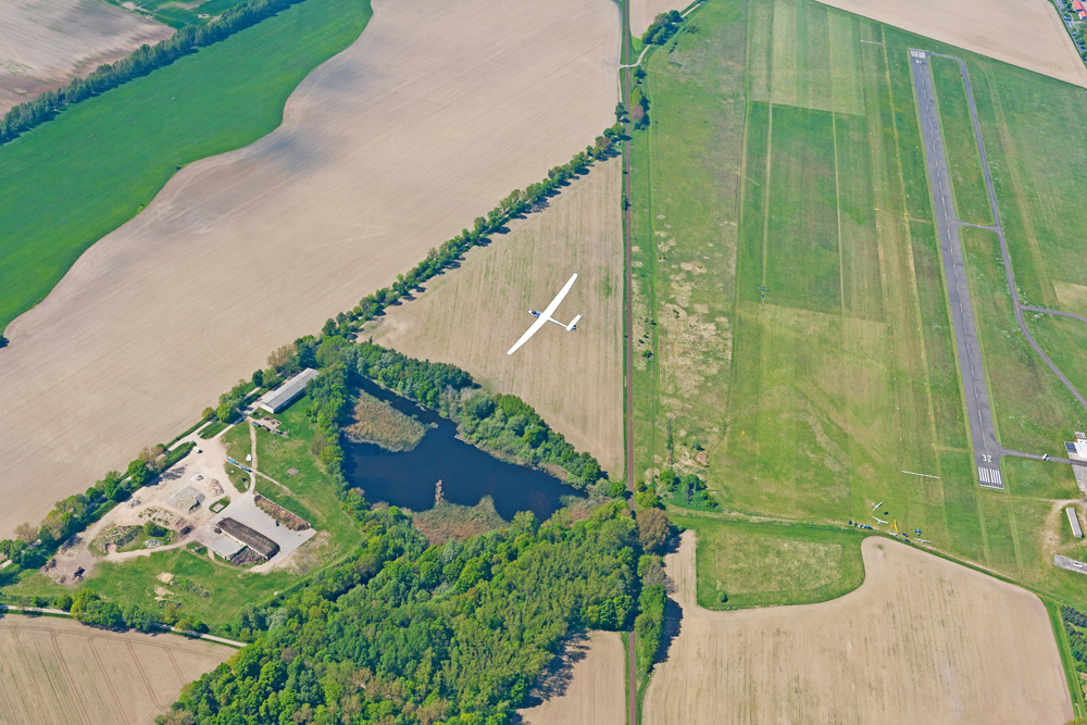 Der Flughafen mit Segelflugzeugen in Heinrichsfelde bei Kyritz