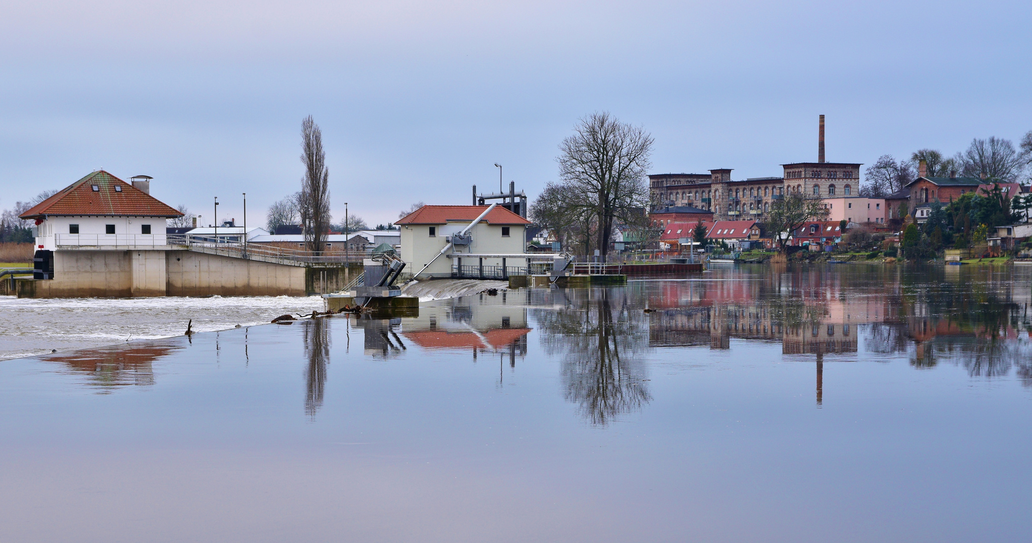 DER FLUSS ALS SPIEGEL