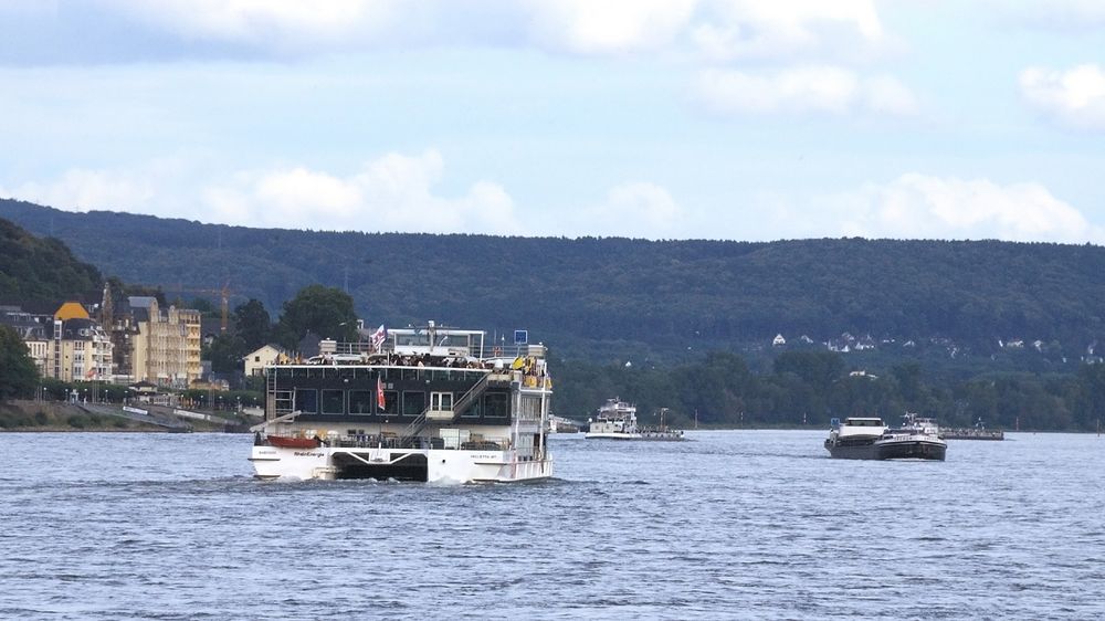 Der Fluß der Deutschen auf Höhe Bonn-Bad Godesberg und Königswinter