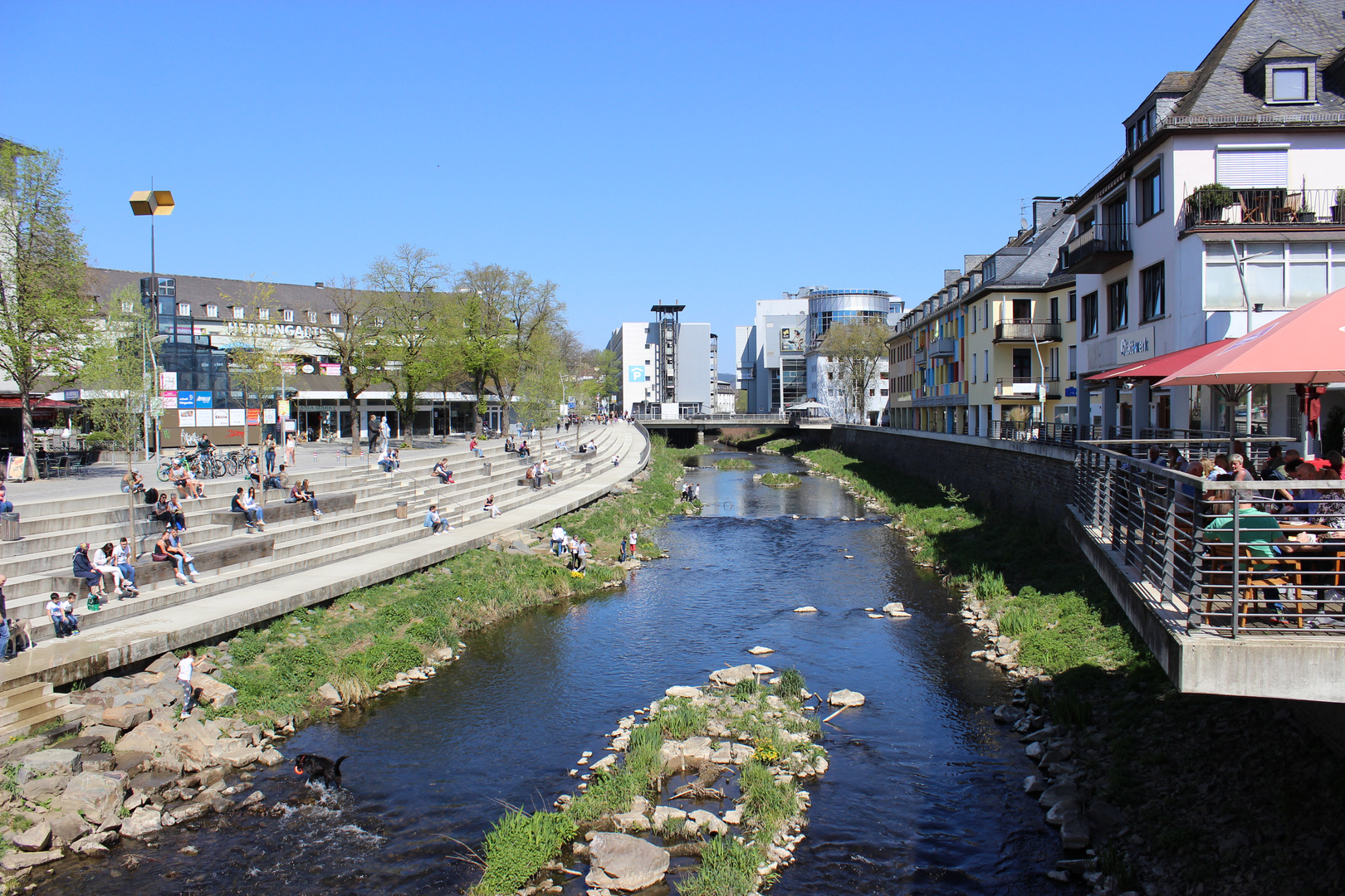 Der Fluss durch die City