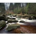 Der Fluss im Hoegne-Tal zur Winterzeit