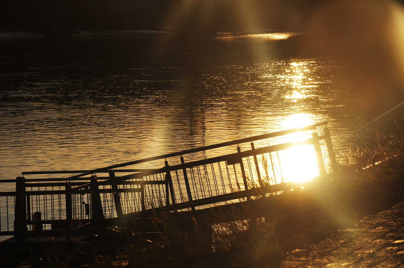 ....der Fluss im Nachmittagslicht