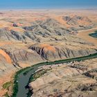 Der Fluss Kunene trennt Namibia von Angola