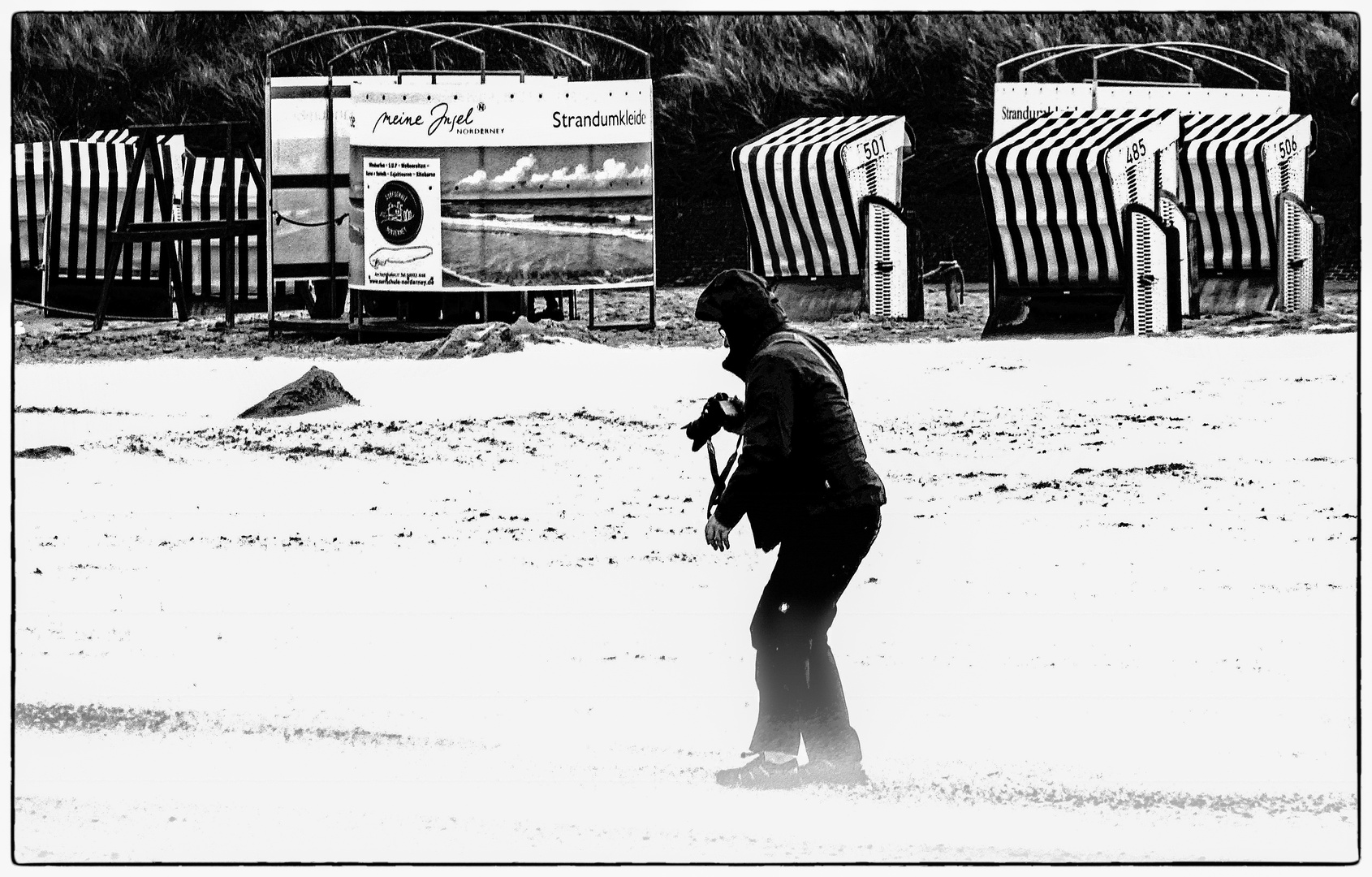 DER FOTOGRAF IM SANDSTURM...