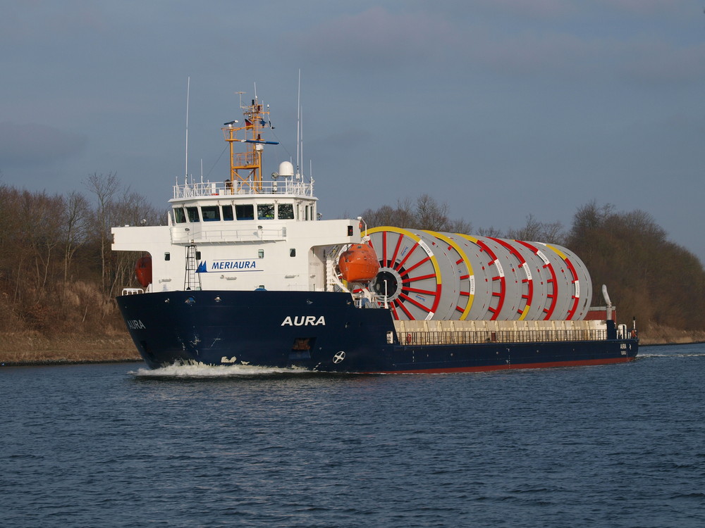 Der Frachter AURA (TURKU) auf dem Nord-Ostsee-Kanal