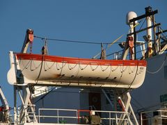 Der Frachter BORDEN hat noch herkömmliche Rettungsboote.