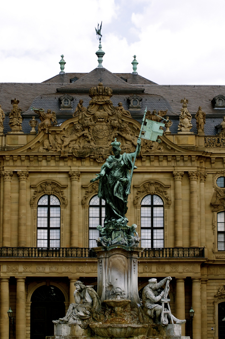 Der Franconiabrunnen vor der Residenz