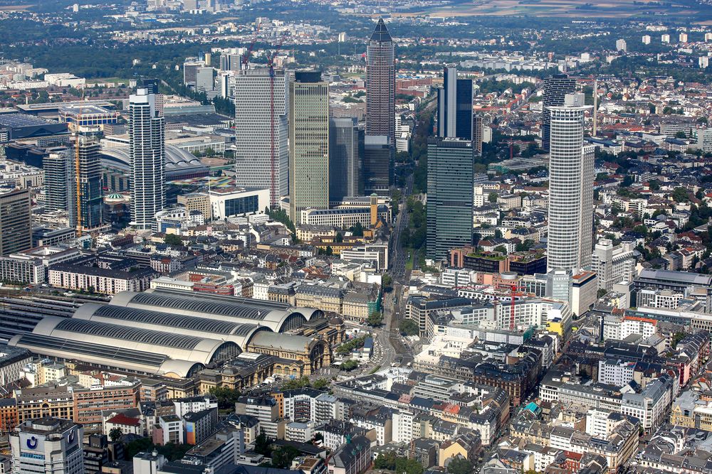 Der Frankfurter Hauptbahnhof von oben