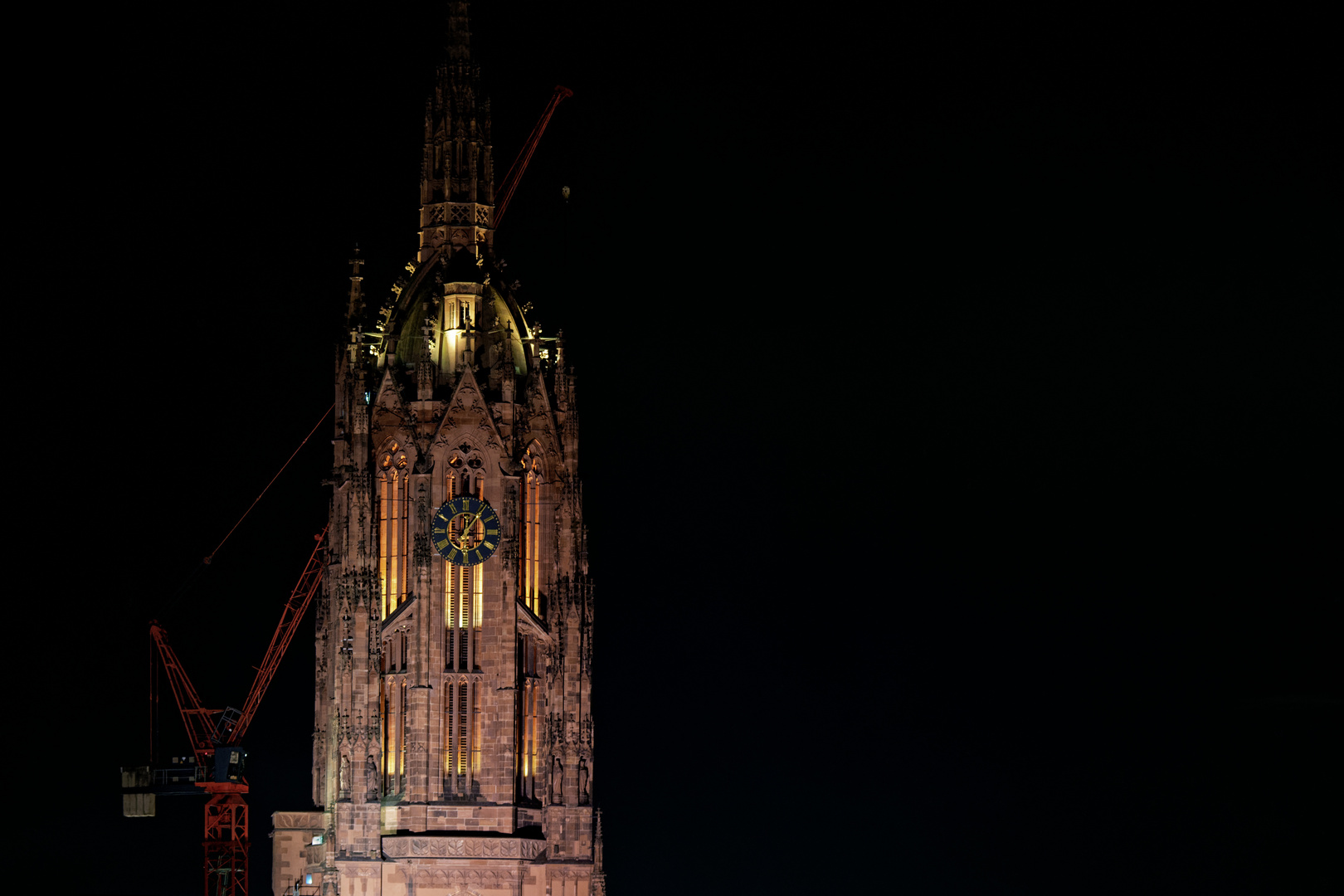 Der Frankfurter Kaiserdom St. Bartholomäus bei Nacht