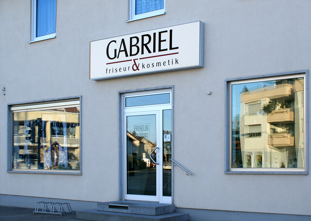 Der Friseur Gabriel beim Leitershofer Kreuz