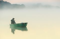 " Der frühe ..Angler fängt den Fisch !