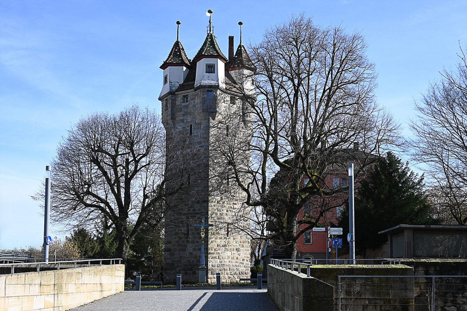 Der Fünknopfturm - La Tour à cinq boutons