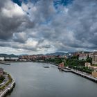 Der für Seeschiffe befahrbare Fluss Nervión unweit des Golfes von Biskaya