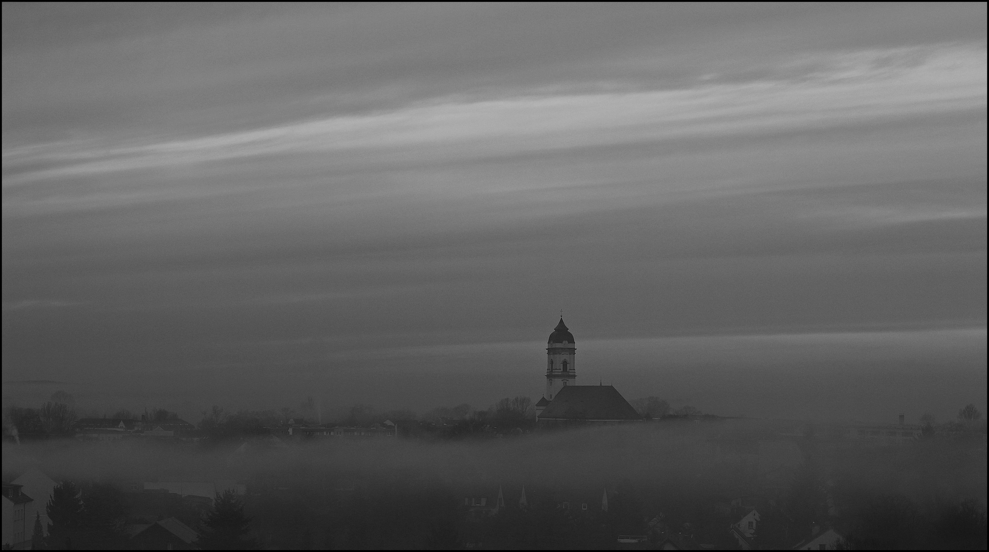 der Fürstenwalder Dom im Nebel