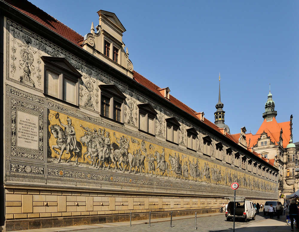 Der Fürstenzug in Dresden, das größte keramischen Wandbild der Welt,...