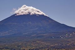 Der Fuji - San mit Wolkenmütze