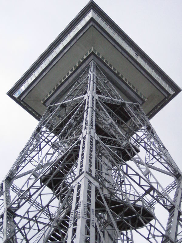 Der Funkturm von ganz NAH in BERLIN