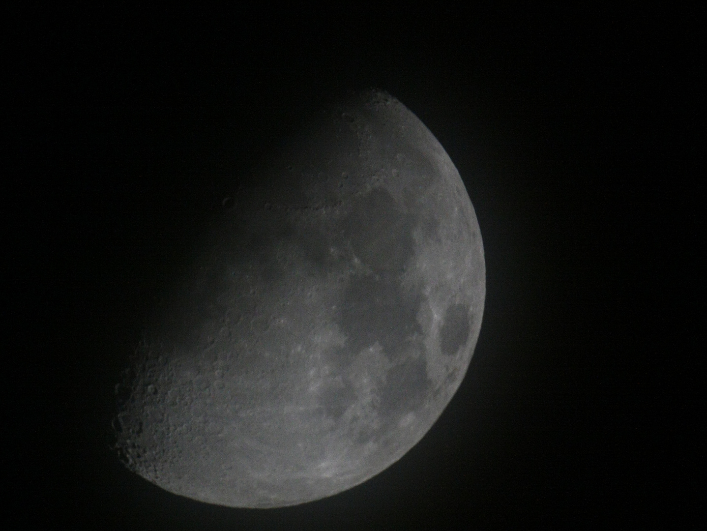 Der Fussballspieler auf dem Mond