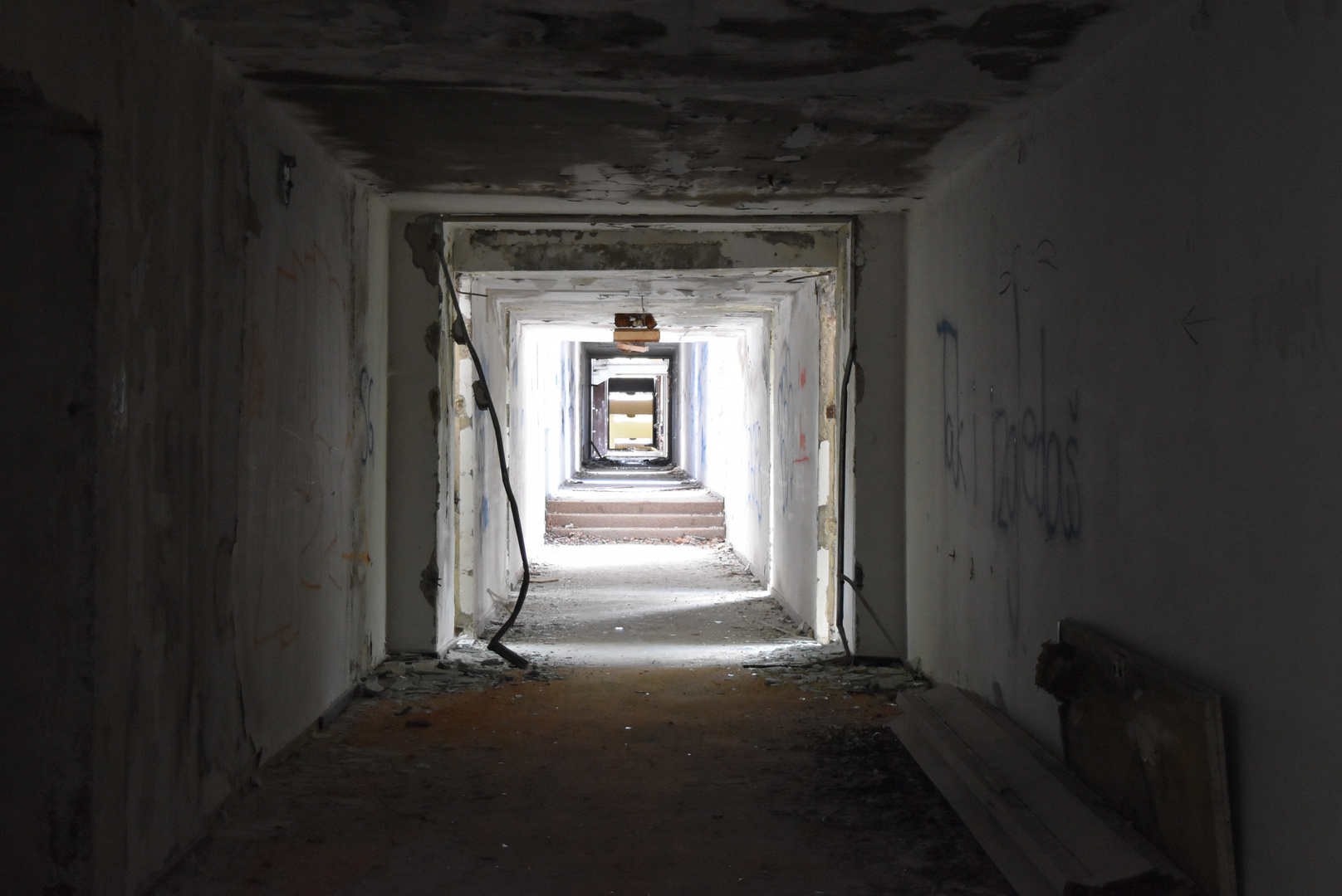 Der Gang Foto & Bild architektur, lost places, wirtschaftswunden