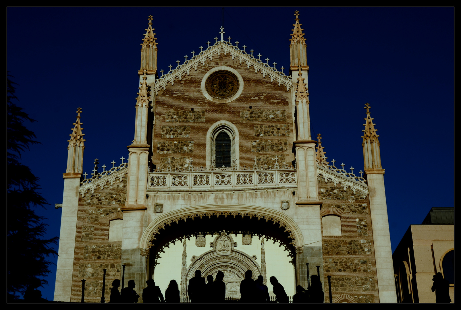 Der Gang zur Kirche