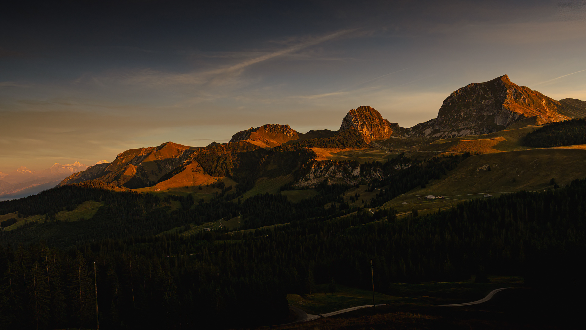 Der Gantrisch in der Abendsonne stellt Eiger, Mönch und Jungfrau locker ins Abseits, den Hintergrund