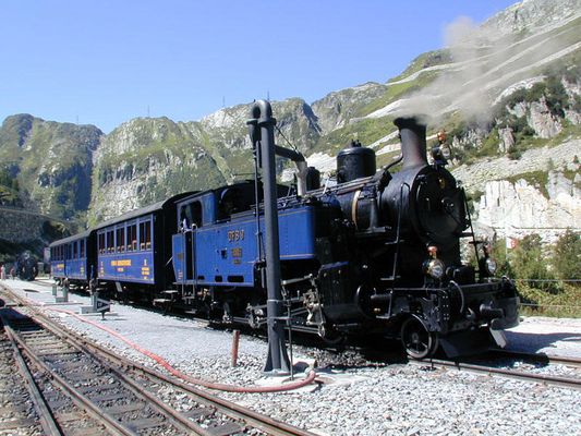 Der ganze Zug der Furkaeisenbahn