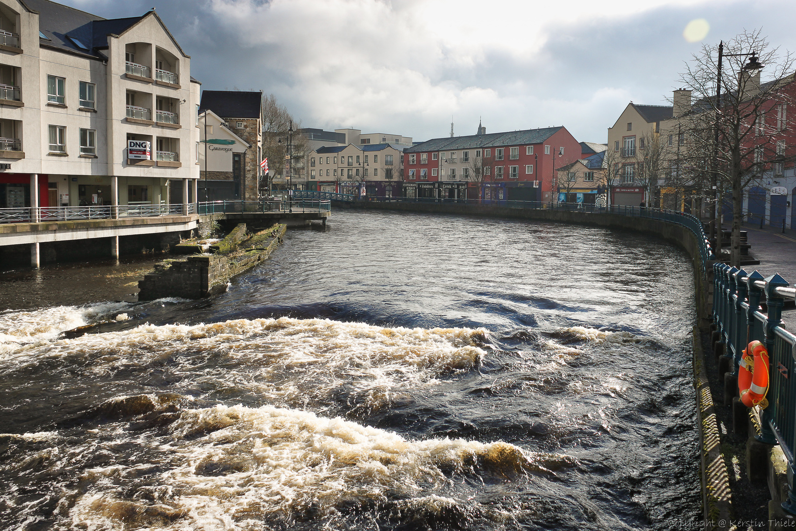 Der Garavogue River an einem Sonntagmorgen