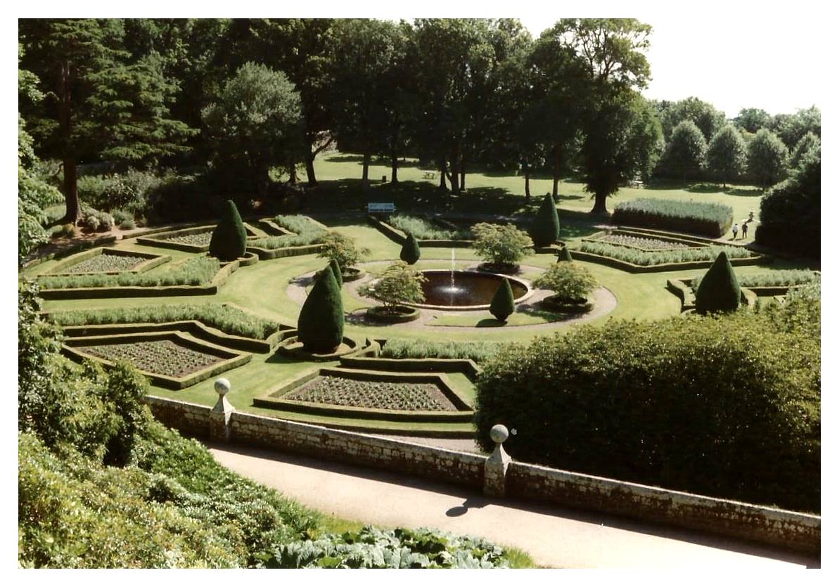 der Garten von Dunrobin Castle in den Sutherland`s