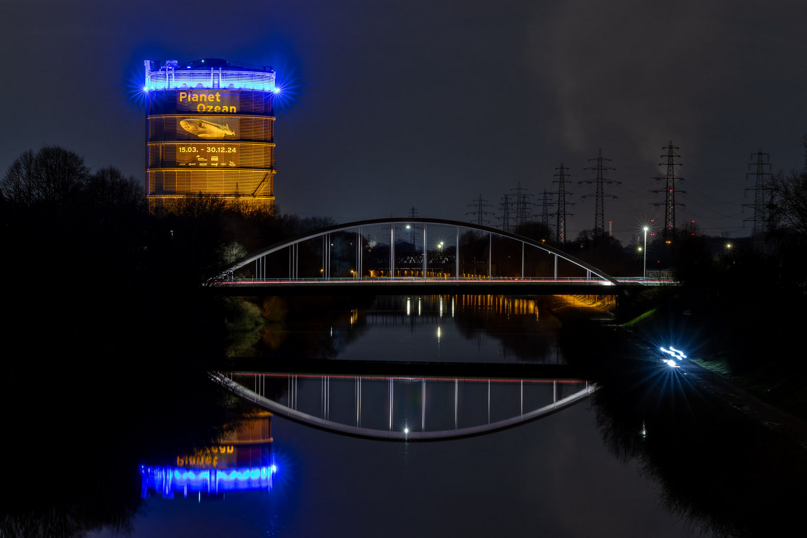 Der Gasometer mit der Brücke…