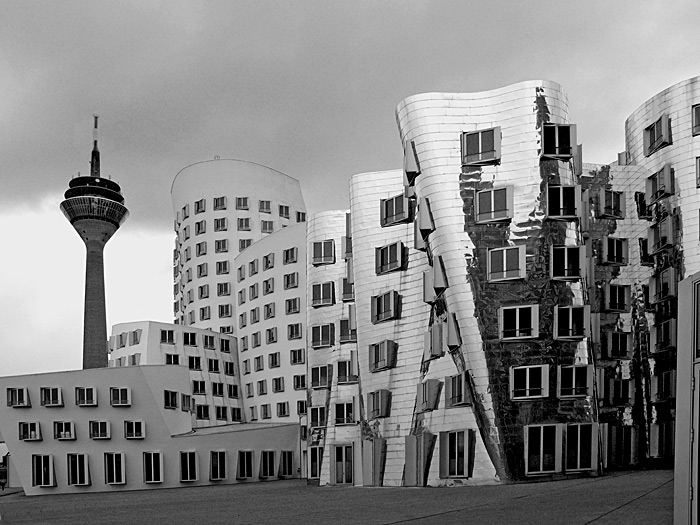 Der Gehry-Bau, das Chamäleon unter den Gebäuden