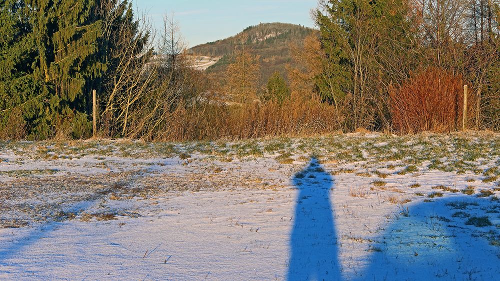 Der Geising bei Altenberg im Durchblick, tiefe Wintersonne und lange Schatten gestern...