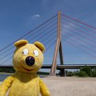 Der gelbe Bär an der Fleher Brücke