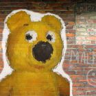 Der gelbe Bär an der Wand