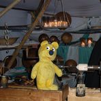 Der gelbe Bär auf dem Mittelaltermarkt (2)