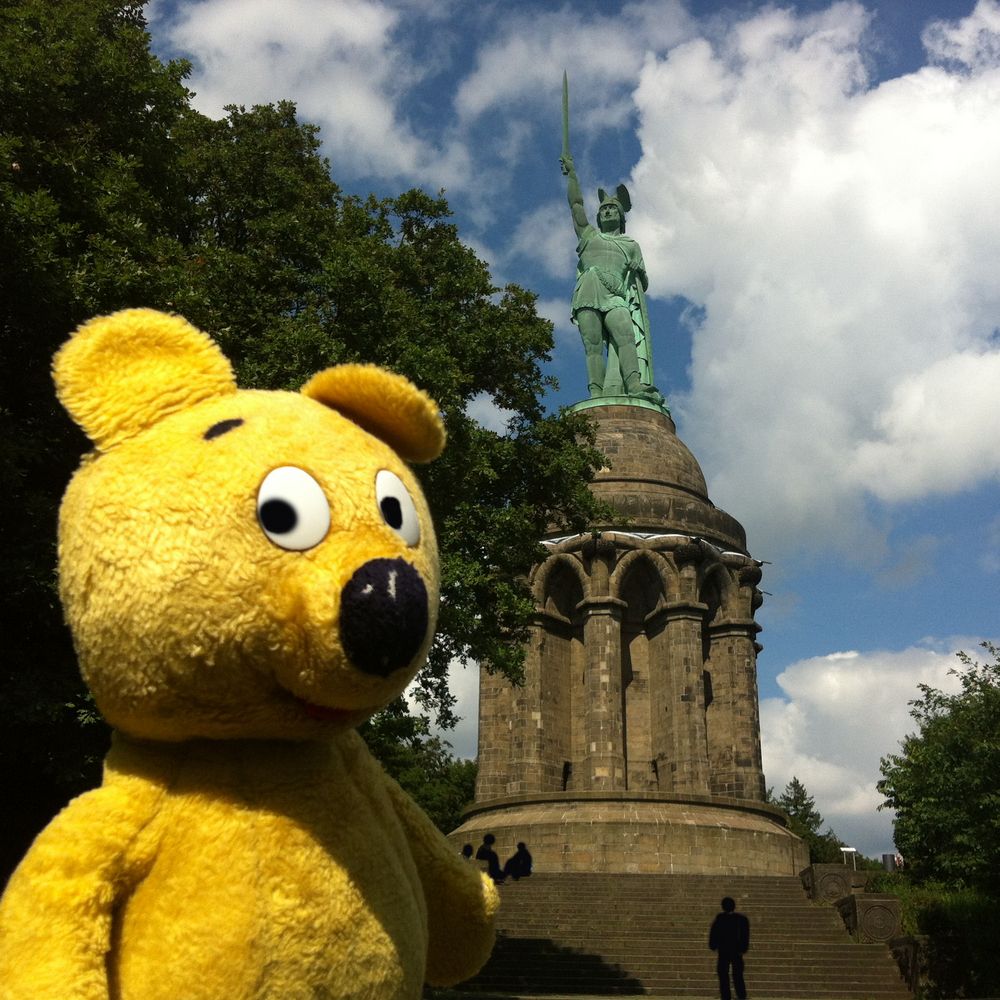Der gelbe Bär beim Hermannsdenkmal
