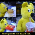 Der gelbe Bär hilft...Burger essen