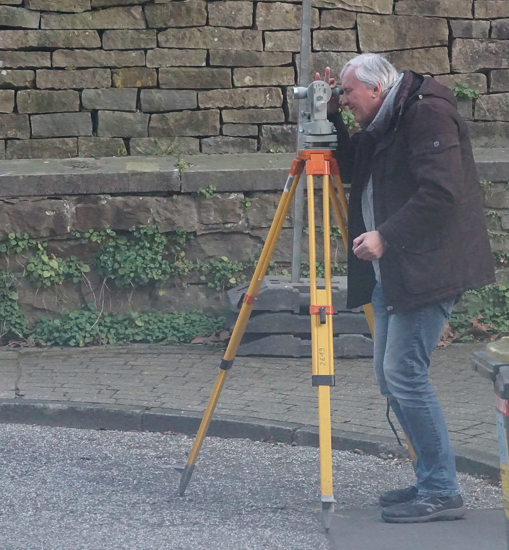 Der Geodät Foto & Bild | erwachsene menschen, streetfotografie mit ...