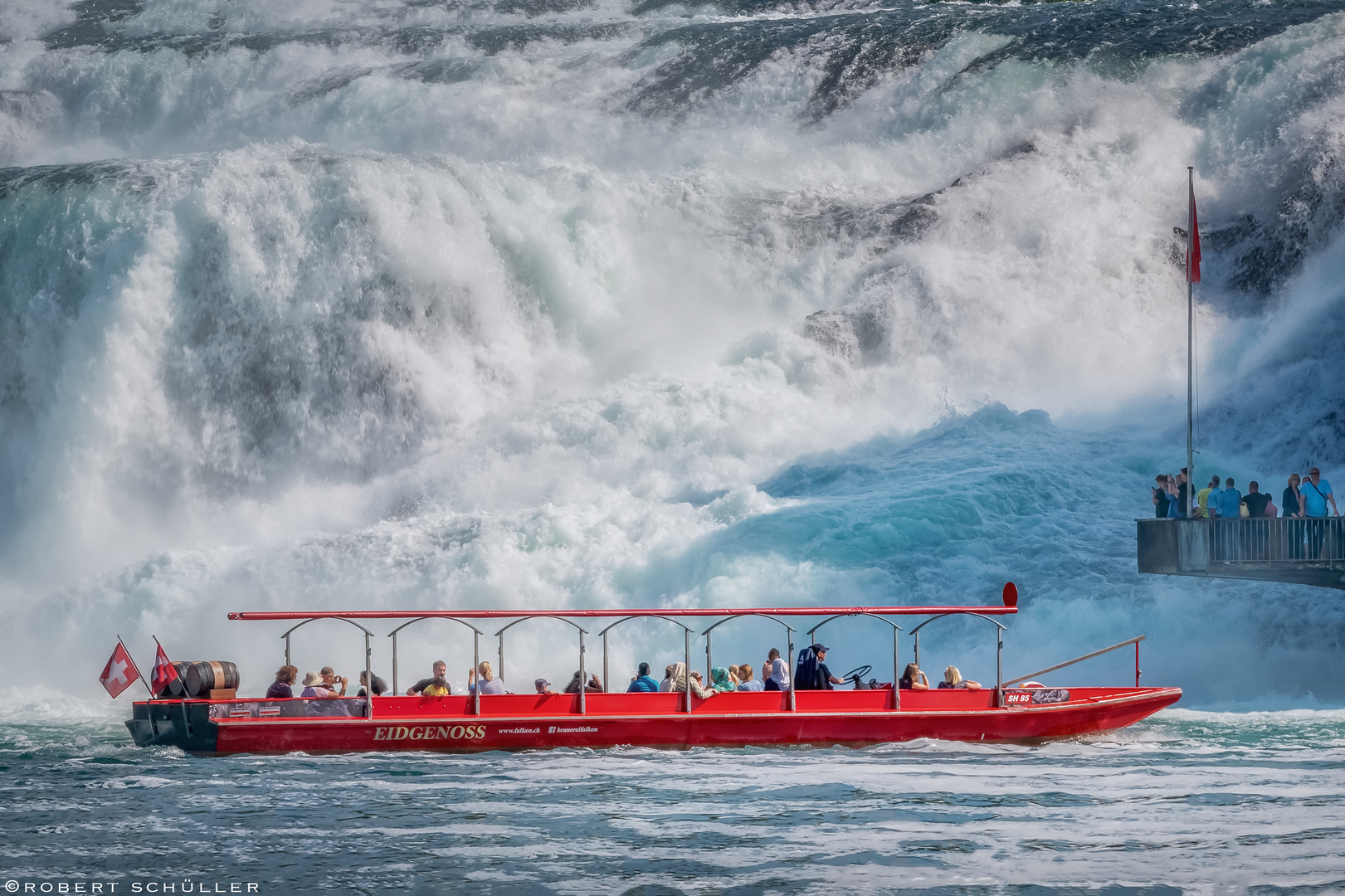 Der gewaltige Rheinfall bei Schaffhausen