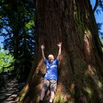 Der Gigant mit Besucherin 