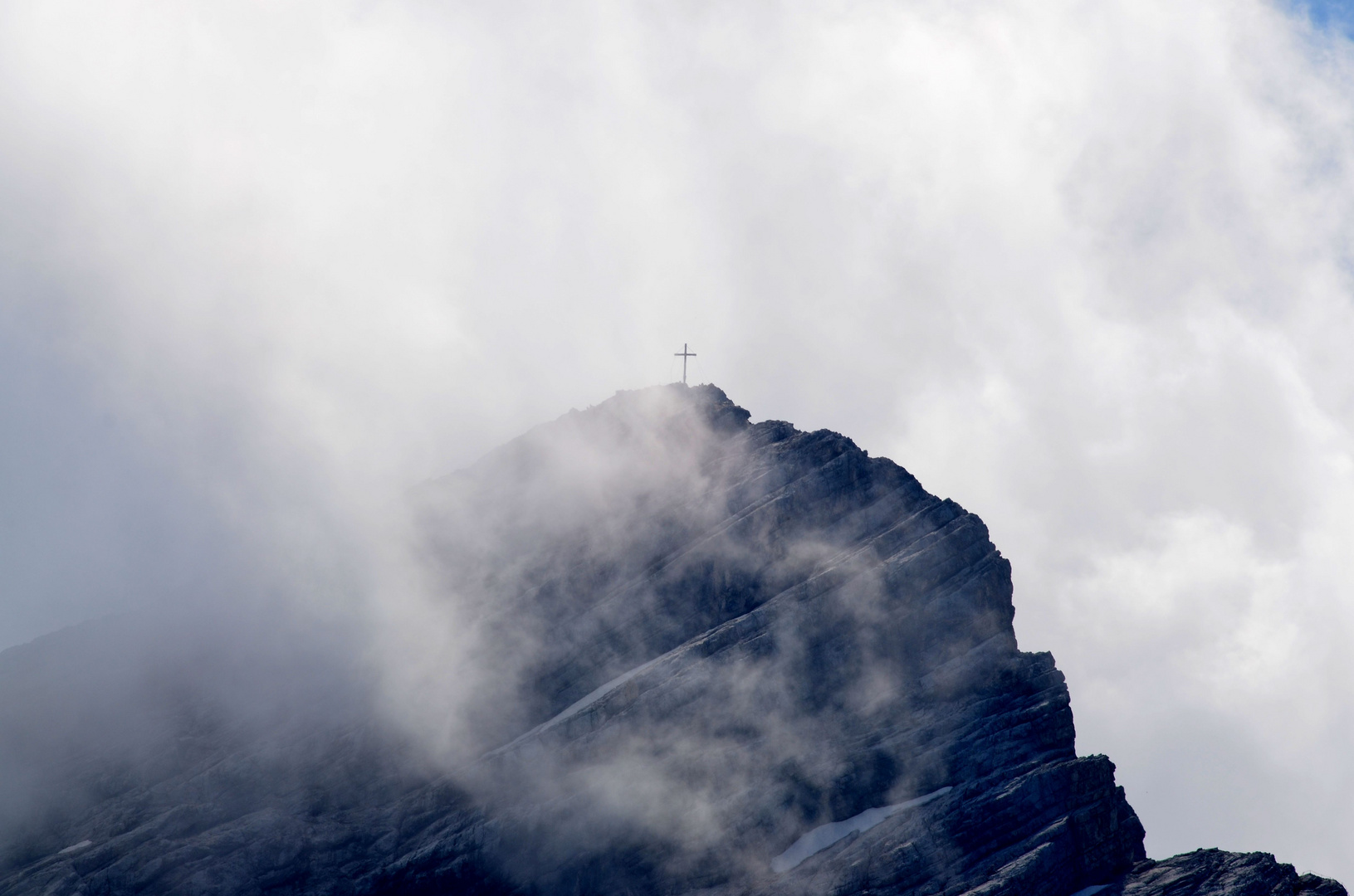 Der Gipfel der Alpspitze gibt sich bedrohlich...