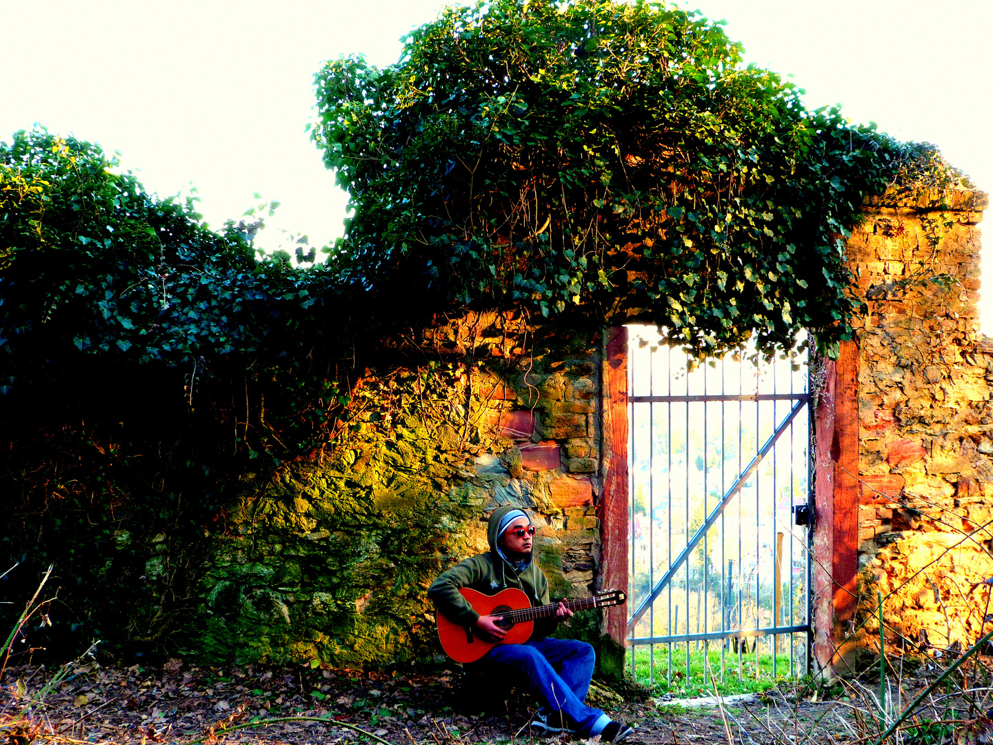 Der Gitarrist vor der Mauer