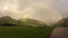Der gleiche Regenbogen von einem anderen Standort