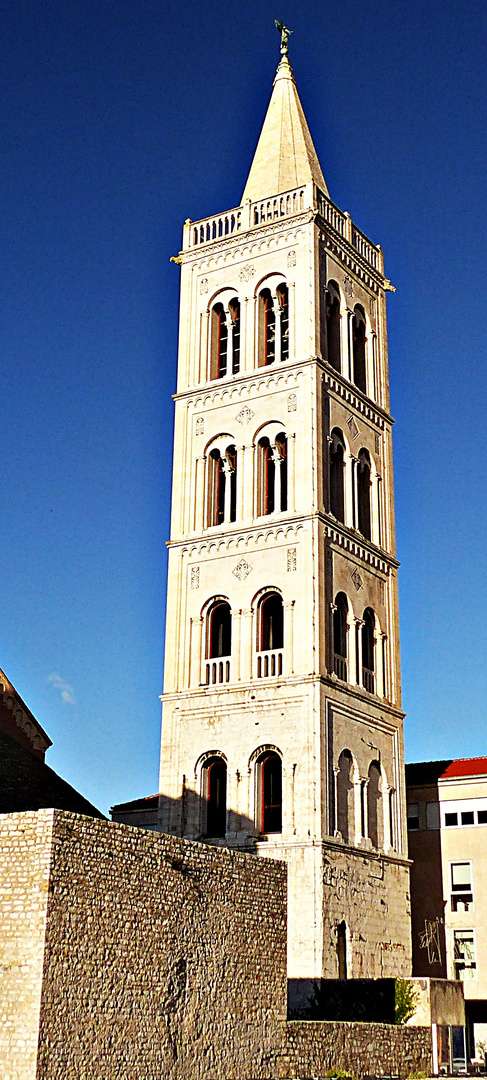 Der Glockenturm von St. Donatus