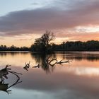 der glühende Himmel scheint auf