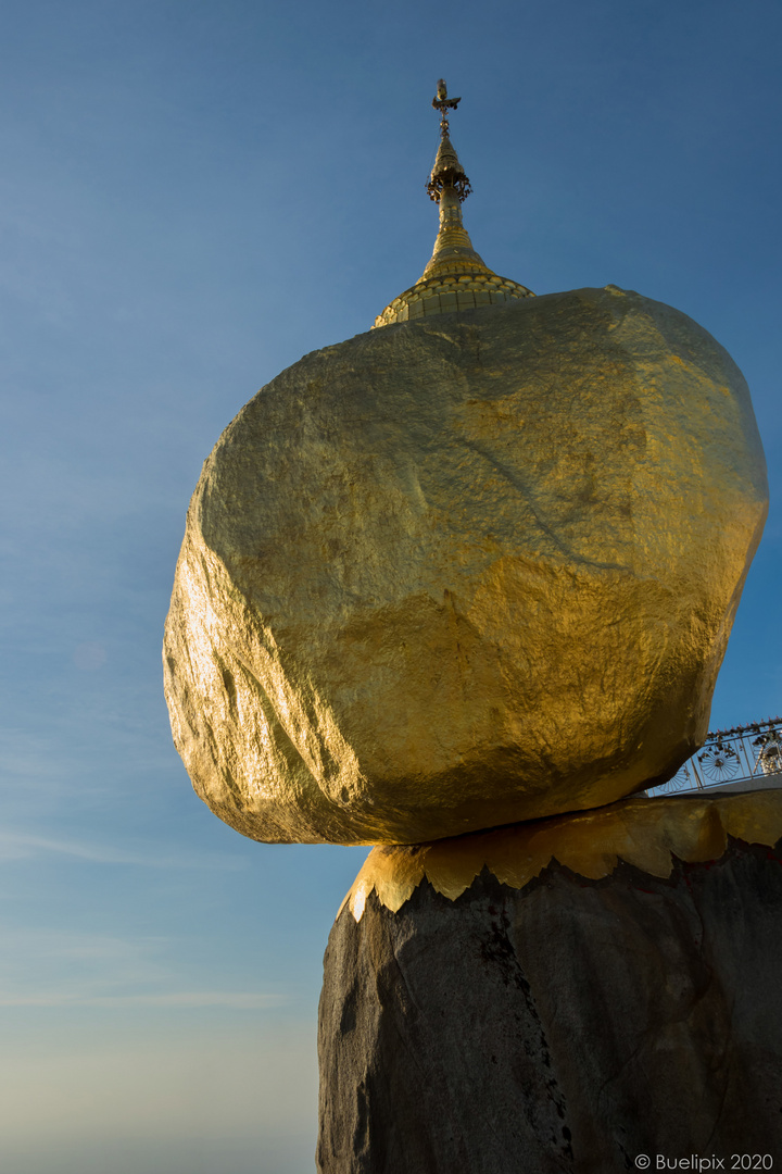 der "Golden Rock" in Myanmar