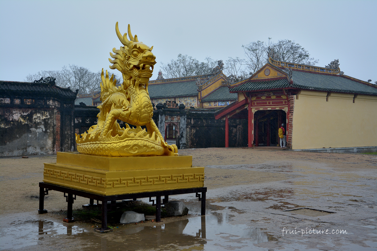 Der goldene Drache im Kaiserpalast von Hue (Vietnam)