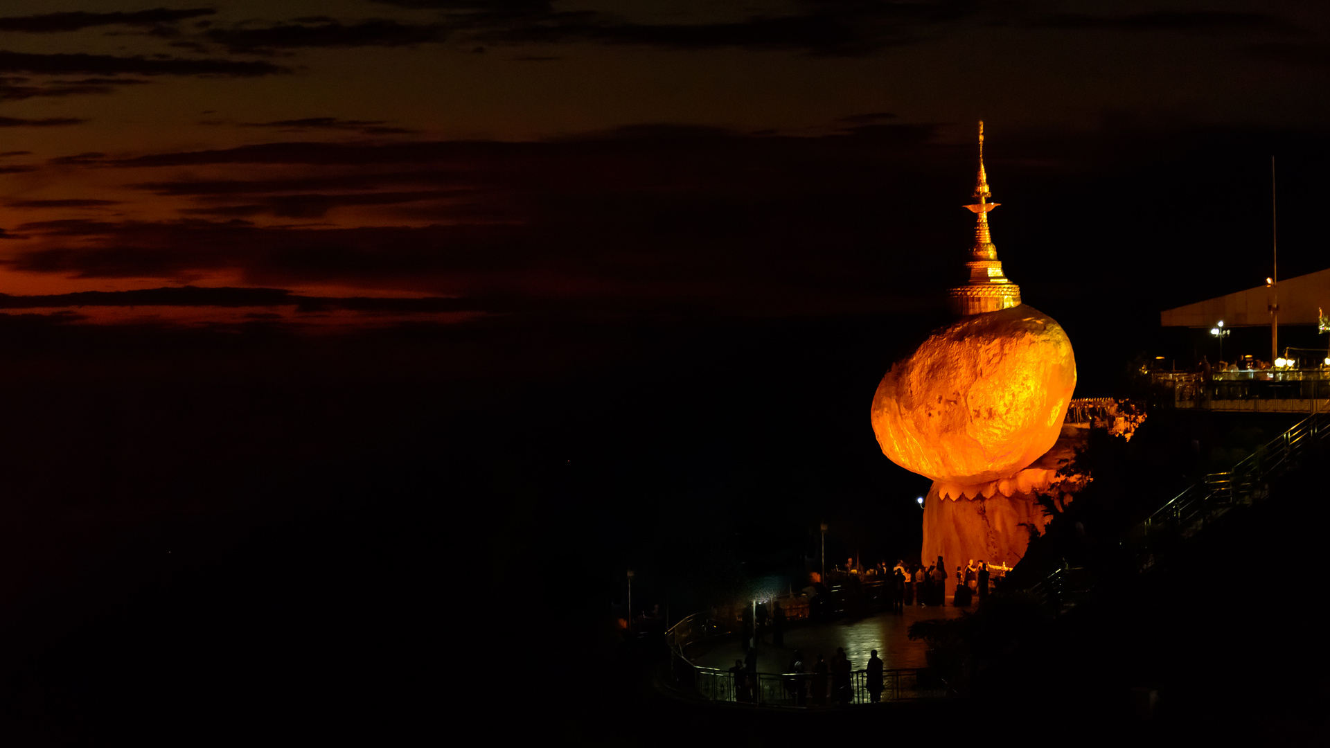 Der goldene Felsen spät am Abend Mynamar