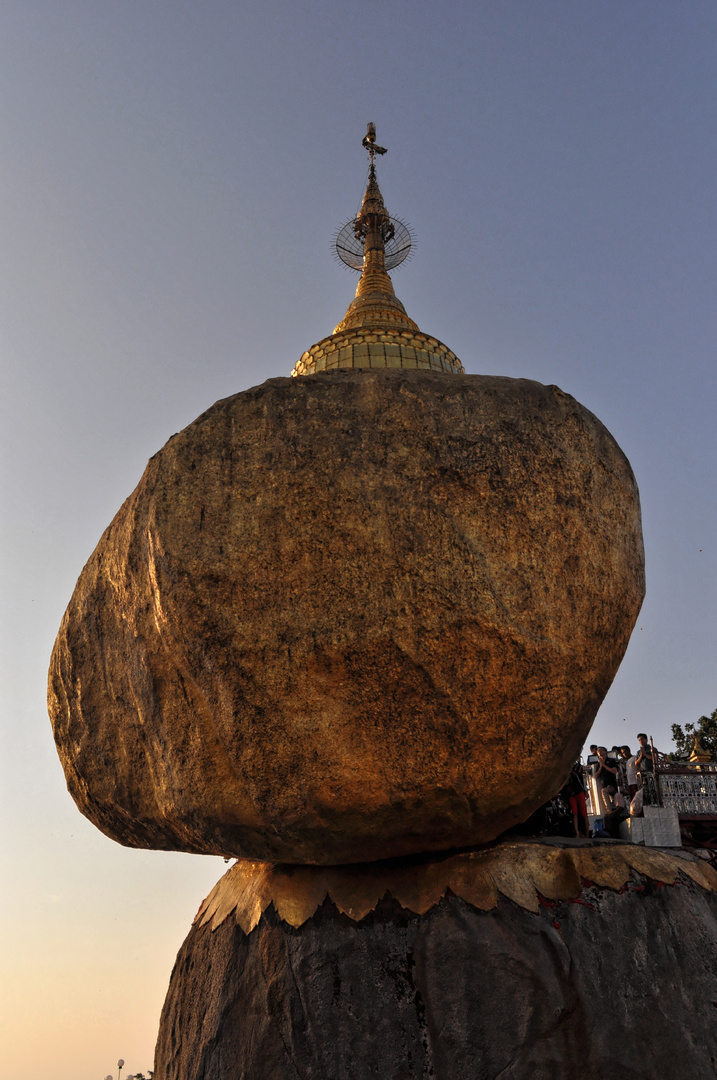 der Goldene Felsen vor Sonnenuntergang