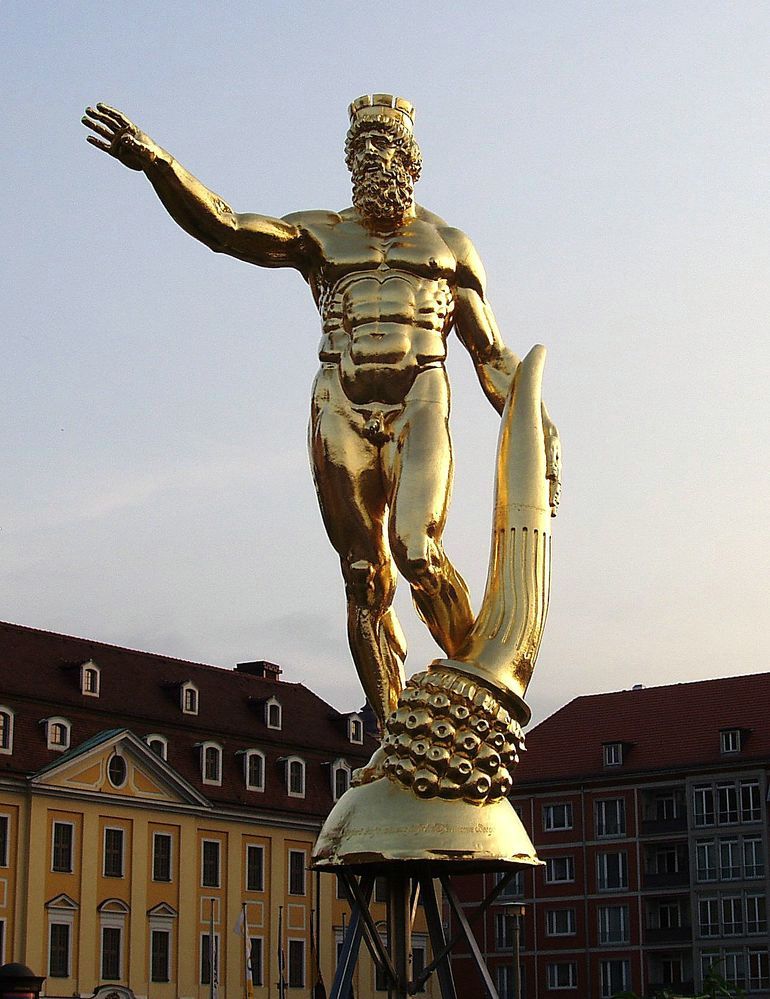 Der goldene Mann vom Dresdner Rathausturm Foto & Bild | architektur, türme, profanbauten Bilder ...