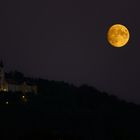 Der goldene Mond über der Mariahilfkirche